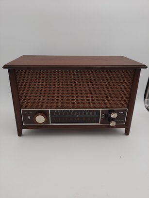 Vintage Ca. 1951 Zenith K731 Wood Case Tube Radio