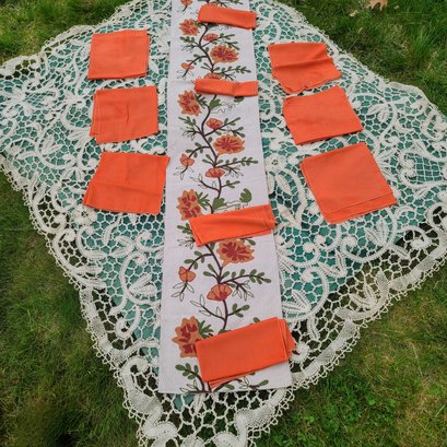 Lace Table Cloth With Bright Coral Floral Table Runner And 10 Cloth Napkins
