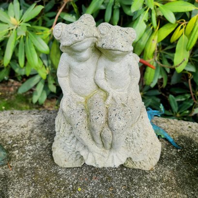 Charming Frog Lawn/Garden Statue