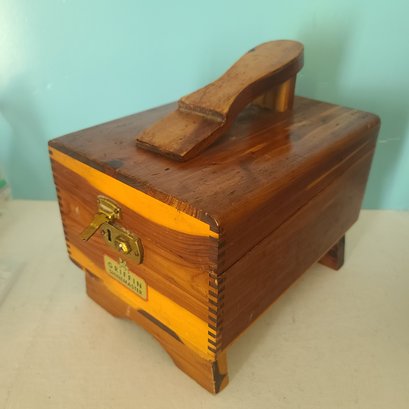 Griffin ShineMaster Vintage Pin Joint Cedar Shoe Shine Box With Contents