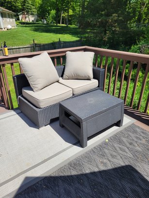 PatioJoy Outdoor Furniture Set. 3 Pieces, 2 Cushions And 2 Pillows.
