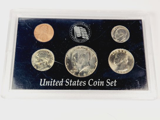 1980 Uncirculated United States  Mint  Set  5 Coins In Display Case