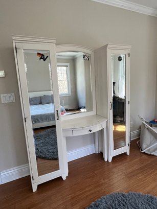 3-piece White Vanity With Side Mirrored Cabinets