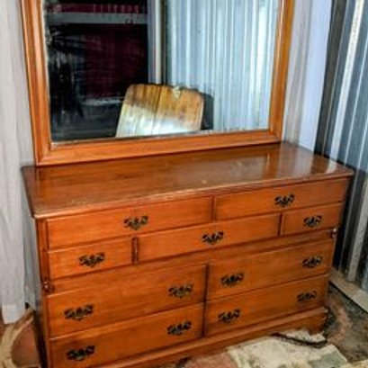 Vermont Winooski Maple Furniture Incl Nine Drawer Dresser