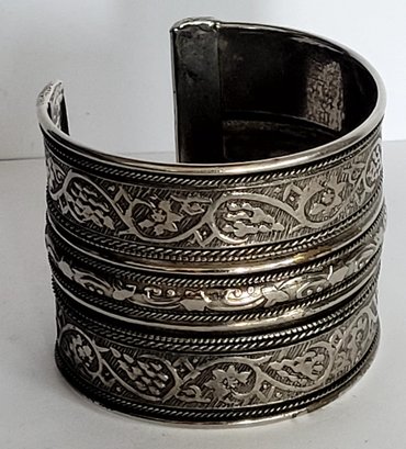 Pretty Bohemian Style Thick Cuff Tribal Incised Bracelet