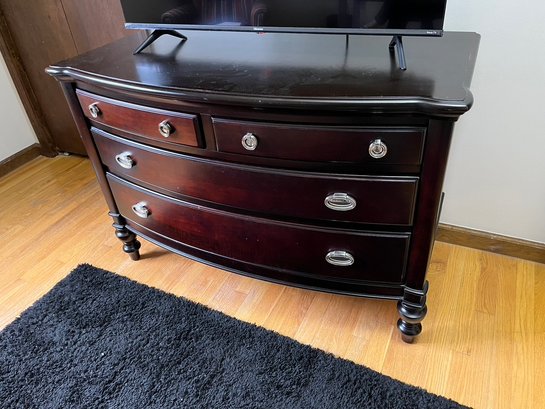Bow Front Dresser With Turned Legs