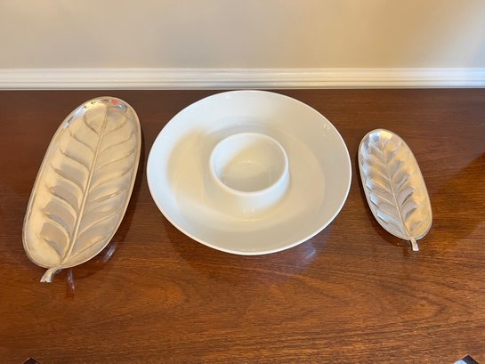 Collection Of Hors' Douvre Serveware - Chip And Dip Bowl And 2 Leaf Trays