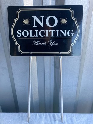 'NO SOLICITING! Thank You' Metal Lawn Signs With Double Spikes