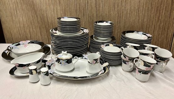 Mikasa Dinner Plate Set