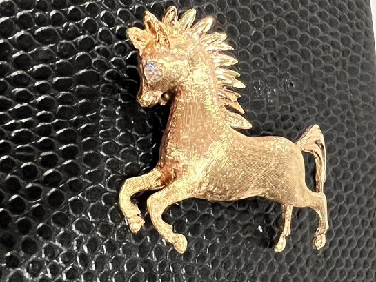 14 Kt Gold Horse Brooch With Diamond Eye Only For You!