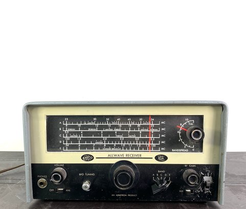 AMECO R5A - All Wave Receiver - Powers On