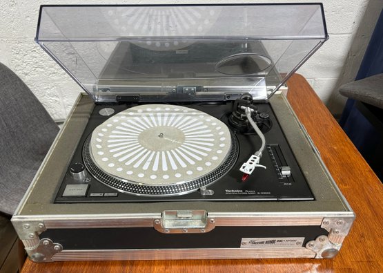 Technics SL-1210MK2 Classic Quartz Direct-Drive Professional DJ Turntable W/Case
