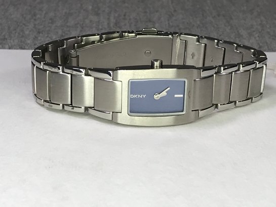 (1 OF 2) $189 Retail Price - New DKNY / DONNA KARAN New York Ladies Watch - Stainless Steel - Grey / Blue Dial