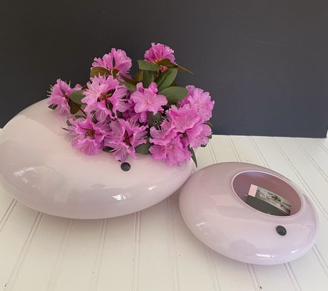 A Pair Of Nude Vases In Nacre Pink