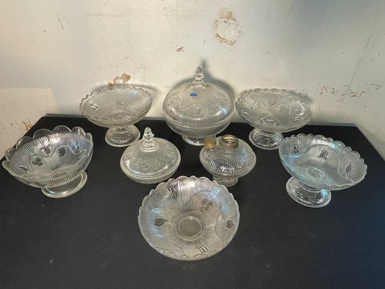 LOT OF EARLY AMERICAN PRESSED GLASS IN IVY PATTERN