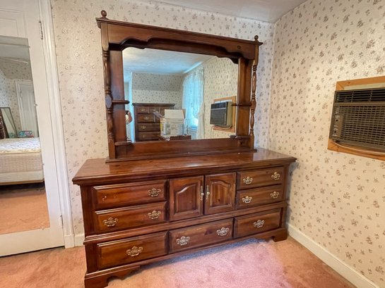Bassett Dresser With Mirror