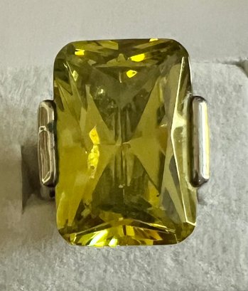 LARGE GREENISH YELLOW FACETED RECTANGULAR SILVER TONE RING