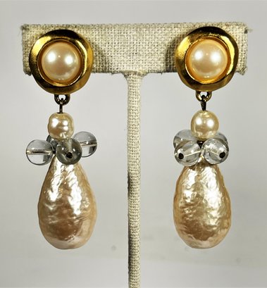 Fine Pair Couture Designer Gold Tone Faux Pearl And Crystal Earrings Ear Clips Pednants
