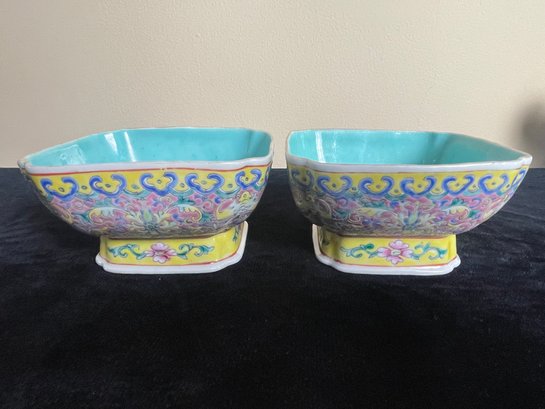Pair Of Mid 19th Century Daoguang Chinese Porcelain Dishes
