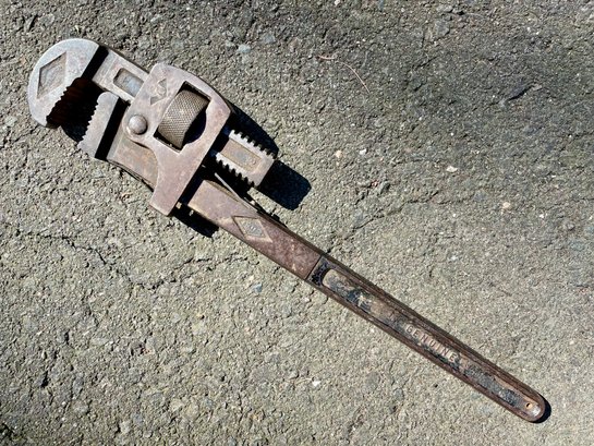Vintage 18' Authentic Stillson Walworth Co. Heavy Duty Adjustable Pipe Wrench