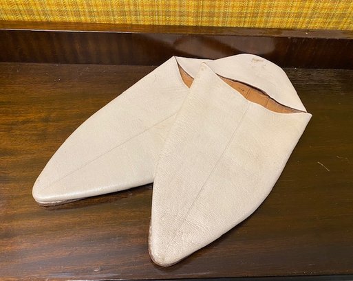 Vintage Asian Style Leather Pointed Slide Slippers
