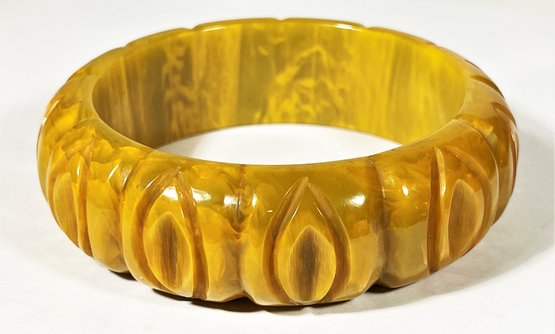 Fine Pea Soup Bakelite Plastic Heavily Carved Bangle Bracelet
