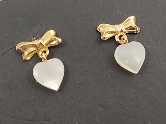SMALL VINTAGE 14K GOLD MOTHER OF PEARL HEART EARRINGS
