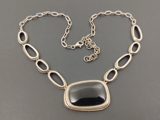 VINTAGE STERLING SILVER ONYX NECKLACE