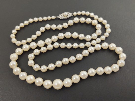 VINTAGE 14K WHITE GOLD GRADUATED PEARL NECKLACE