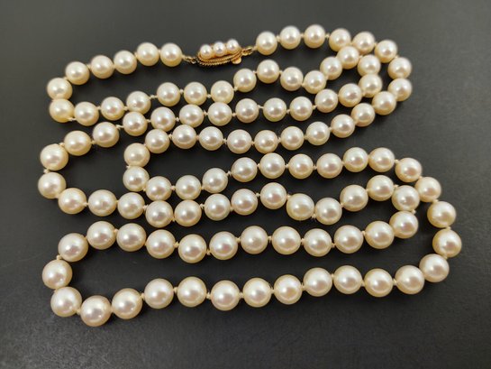ABSOLUTELY STUNNING VINTAGE 14K GOLD 6.5mm - 7mm PEARL NECKLACE 33.5' LONG