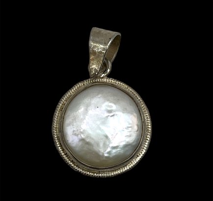 Vintage Sterling Silver Mother Of Pearl Color Pendant