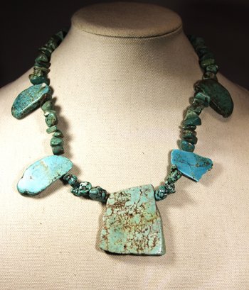 Vintage Large Turquoise Stone Beaded Necklace (one Stone Is Cracked)