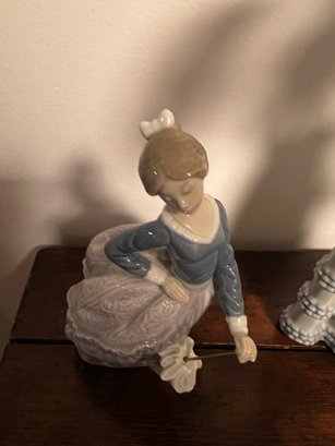 Vintage Lladro Porcelain Figurine 'Evita' Girl With Parasol
