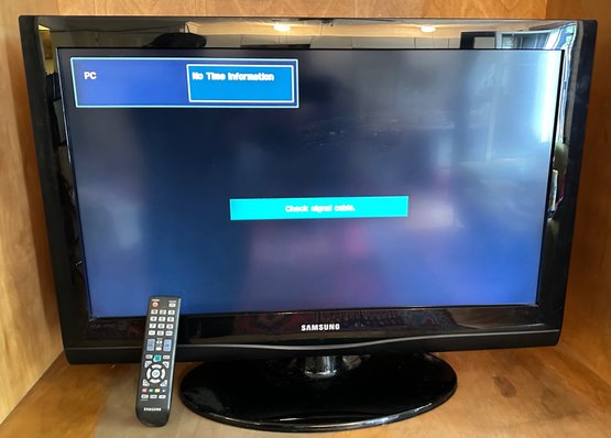 Samsung 32 Inch Flat Screen TV With Remote