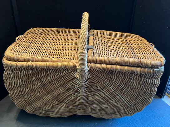 Vintage Wicker Picinic Basket