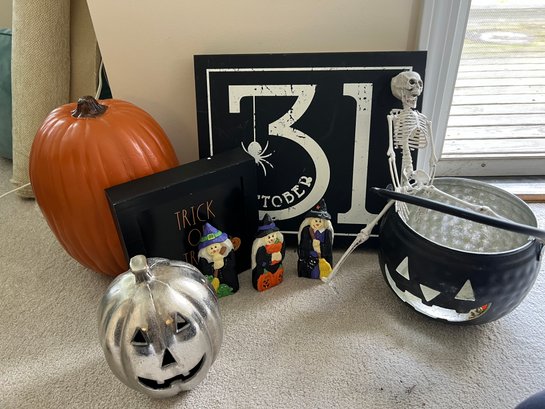 Halloween Decorative Grouping