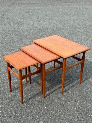 Set Of 3 Vintage Mod Century Modern Teak Nesting Tables