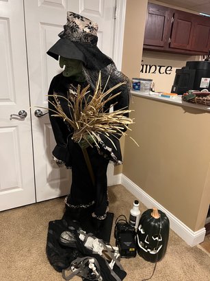 Lifesize Halloween Figural Witch Statue