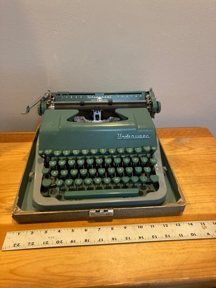 Vintage Underwood Typewriter With Case
