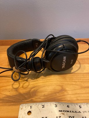 Tascam Headphones Color Black  Wired, NOT BLUETOOTH