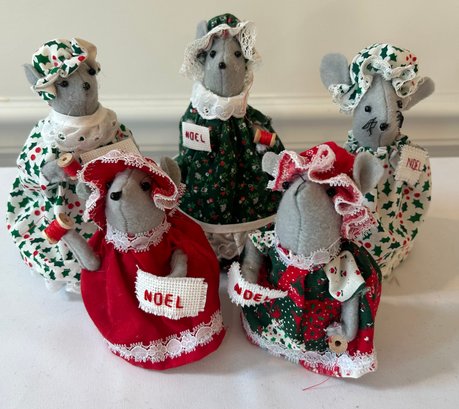 Holiday Mice With Noel Sign And Thread