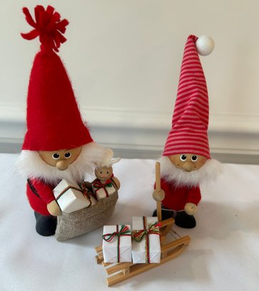 Holiday Elves With Sled And Presents