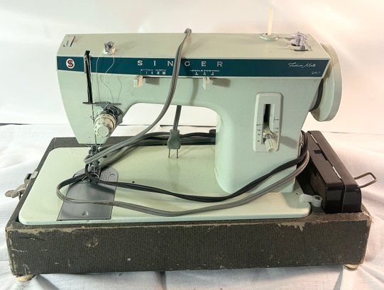 Vintage Singer Fashion Mage Model 257 Sewing Machine