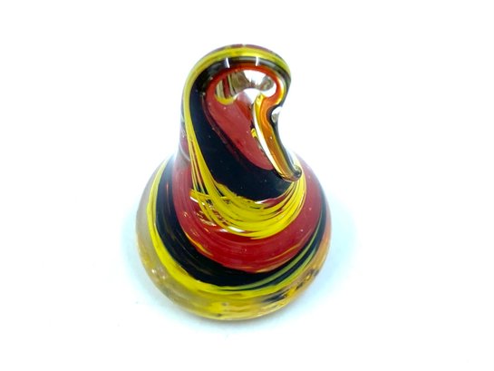 Diminutive Hand-blown 'Kiss' Shaped Art Glass Trinket/figurine
