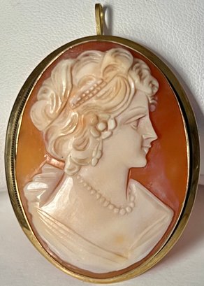 FINE 18K GOLD HAND CARVED SHELL CAMEO WOMAN WEARING PEARLS BROOCH/PENDANT