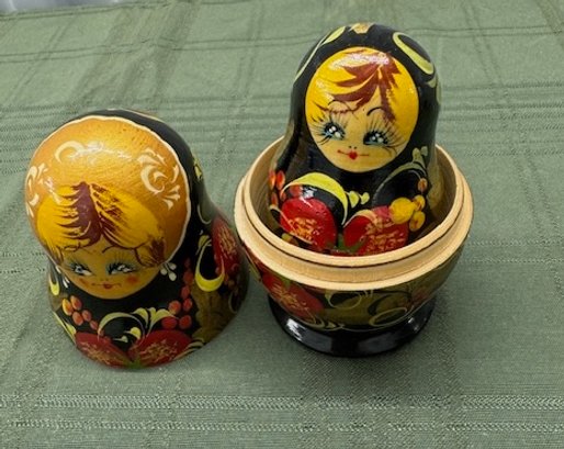 Vintage Russian Matryoshka Nesting Dolls Hand Painted Wood - 5 Dolls  SHIPPING AVAILABLE