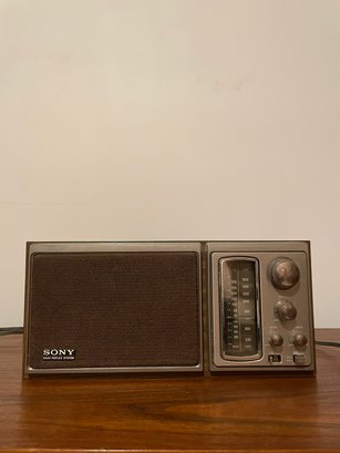 Vintage Sony AM/FM Radio - 1970's Model ICF-9580W