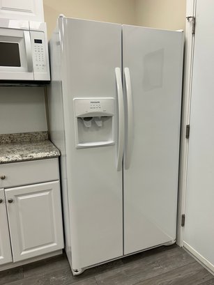 LIKE NEW Frigidaire Refrigerator With Ice Maker