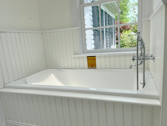 A Kohler Fiberglass Tub - Bath 2B