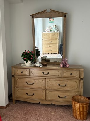 Traditional Dresser With Mirror